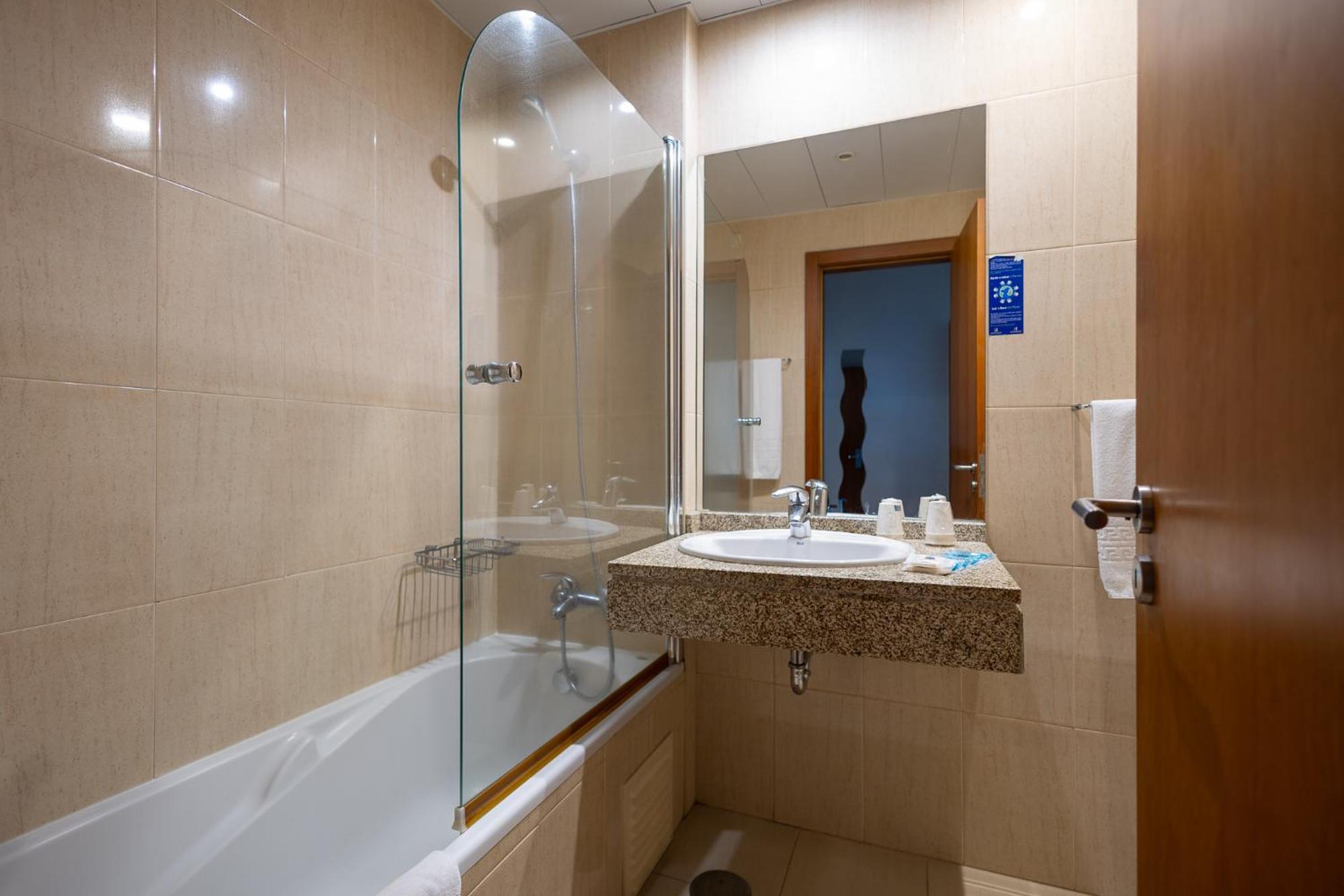Hotel Apartamentos Geres Ribeiro Luaran gambar