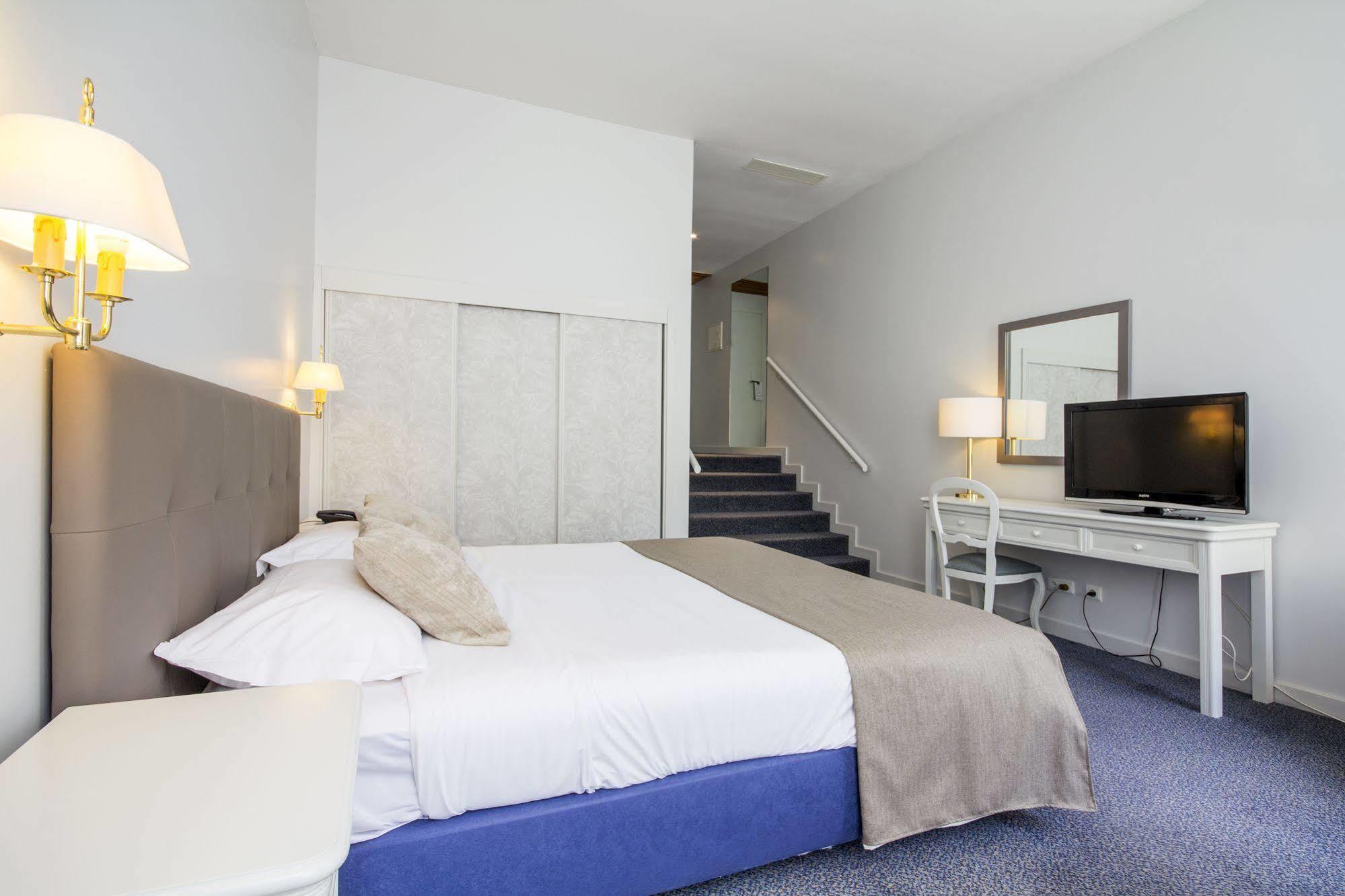 Hotel Apartamentos Geres Ribeiro Luaran gambar